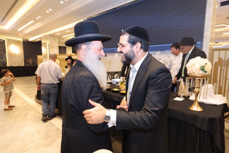 שמחת בר המצווה לבנו של ראש ישיבת "שלהבת התורה" הרב אבידן סנדרוסי שליט"א שמחת בר המצווה לבנו של ראש ישיבת "שלהבת התורה" הרב אבידן סנדרוסי שליט"א