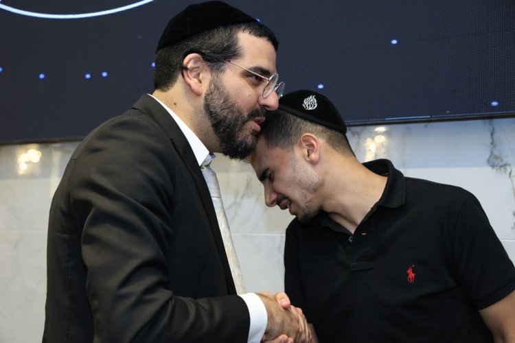 שמחת בר המצווה לבנו של ראש ישיבת "שלהבת התורה" הרב אבידן סנדרוסי שליט"א שמחת בר המצווה לבנו של ראש ישיבת "שלהבת התורה" הרב אבידן סנדרוסי שליט"א