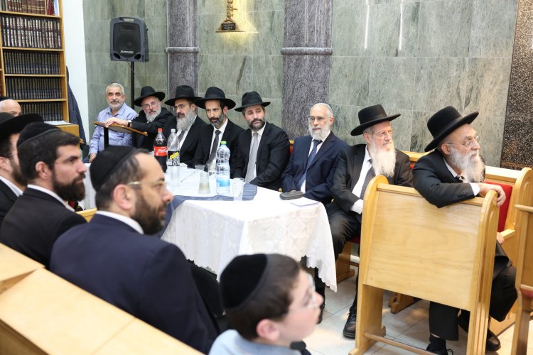 מעמד פתיחת סניף לכולל "ברכת אברהם" במעלה אדומים (צילום: יעקב כהן) מעמד פתיחת סניף לכולל "ברכת אברהם" במעלה אדומים (צילום: יעקב כהן)