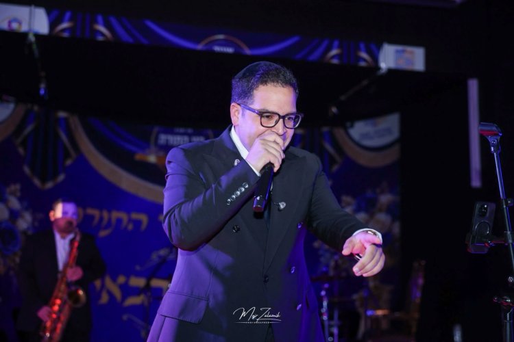 מעמד "ועתה כתבו לכם" ביבנה בהשתתפות הראשון לציון הרב דוד יוסף שליט"א (צילום: מאיר זליזניק) מעמד "ועתה כתבו לכם" ביבנה בהשתתפות הראשון לציון הרב דוד יוסף שליט"א (צילום: מאיר זליזניק)