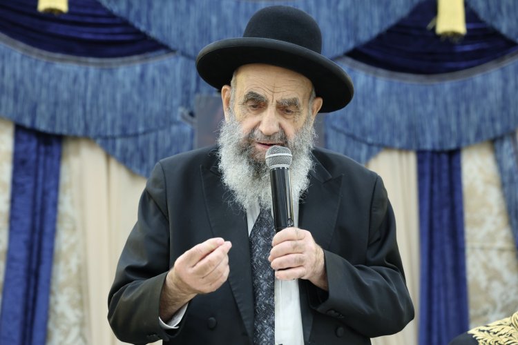 עשרות סיומי מסכת במעמד מרומם בבית המדרש "תפארת וגדולה" (צילום: יעקב כהן) עשרות סיומי מסכת במעמד מרומם בבית המדרש "תפארת וגדולה" (צילום: יעקב כהן)