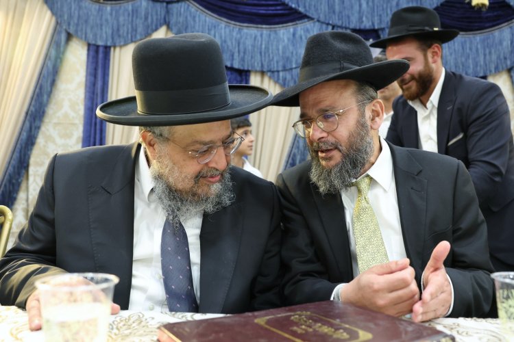 עשרות סיומי מסכת במעמד מרומם בבית המדרש "תפארת וגדולה" (צילום: יעקב כהן) עשרות סיומי מסכת במעמד מרומם בבית המדרש "תפארת וגדולה" (צילום: יעקב כהן)