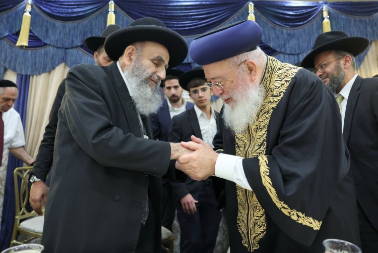 עשרות סיומי מסכת במעמד מרומם בבית המדרש "תפארת וגדולה" (צילום: יעקב כהן) עשרות סיומי מסכת במעמד מרומם בבית המדרש "תפארת וגדולה" (צילום: יעקב כהן)