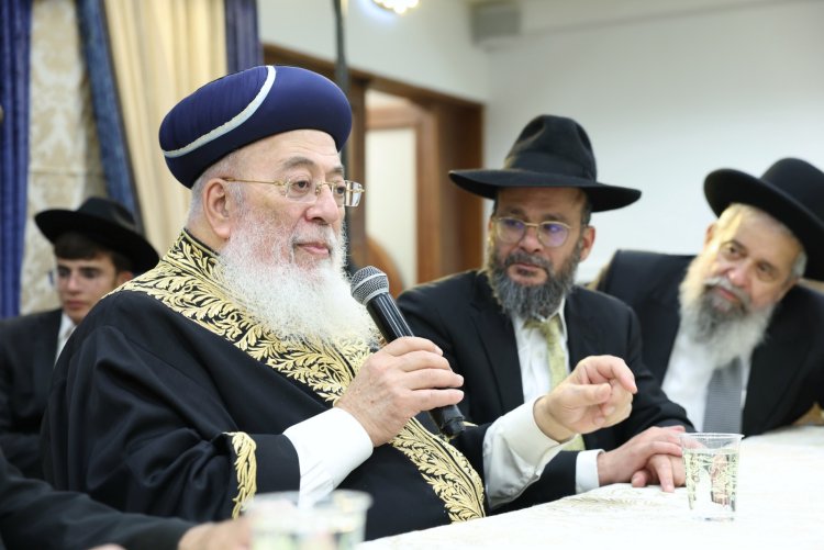 עשרות סיומי מסכת במעמד מרומם בבית המדרש "תפארת וגדולה" (צילום: יעקב כהן) עשרות סיומי מסכת במעמד מרומם בבית המדרש "תפארת וגדולה" (צילום: יעקב כהן)