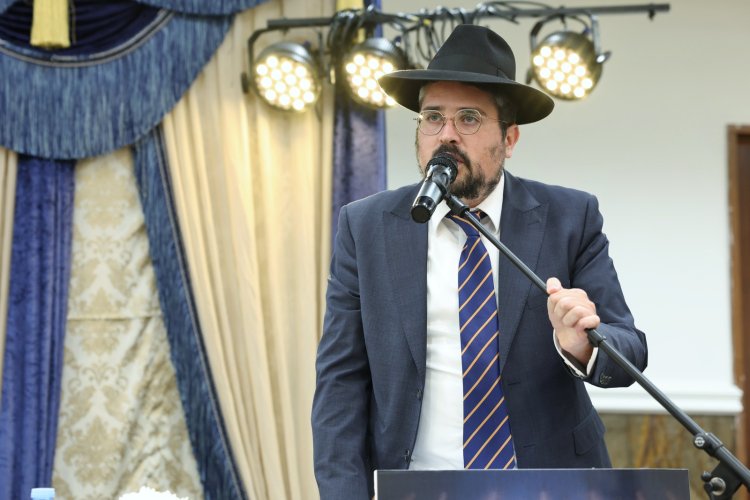 עשרות סיומי מסכת במעמד מרומם בבית המדרש "תפארת וגדולה" (צילום: יעקב כהן) עשרות סיומי מסכת במעמד מרומם בבית המדרש "תפארת וגדולה" (צילום: יעקב כהן)