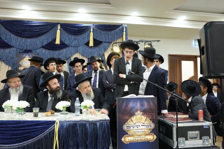 עשרות סיומי מסכת במעמד מרומם בבית המדרש "תפארת וגדולה" (צילום: יעקב כהן) עשרות סיומי מסכת במעמד מרומם בבית המדרש "תפארת וגדולה" (צילום: יעקב כהן)