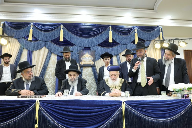 עשרות סיומי מסכת במעמד מרומם בבית המדרש "תפארת וגדולה" (צילום: יעקב כהן) עשרות סיומי מסכת במעמד מרומם בבית המדרש "תפארת וגדולה" (צילום: יעקב כהן)
