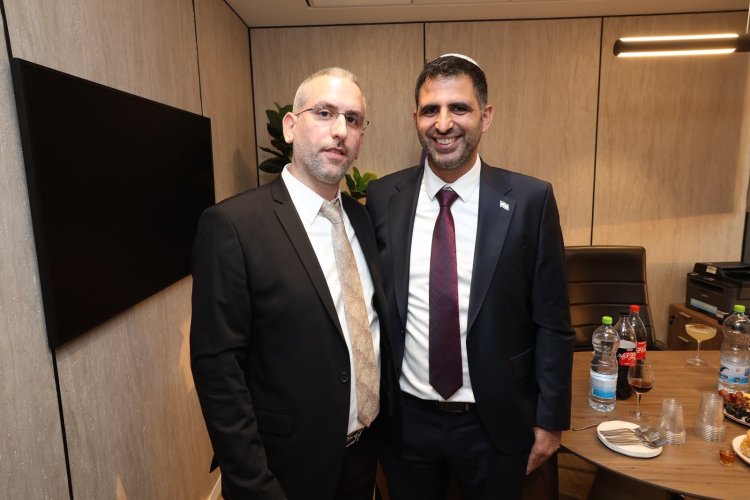גלריה חגיגית: חנוכת הבית והשקת האולפנים החדשים של 2000