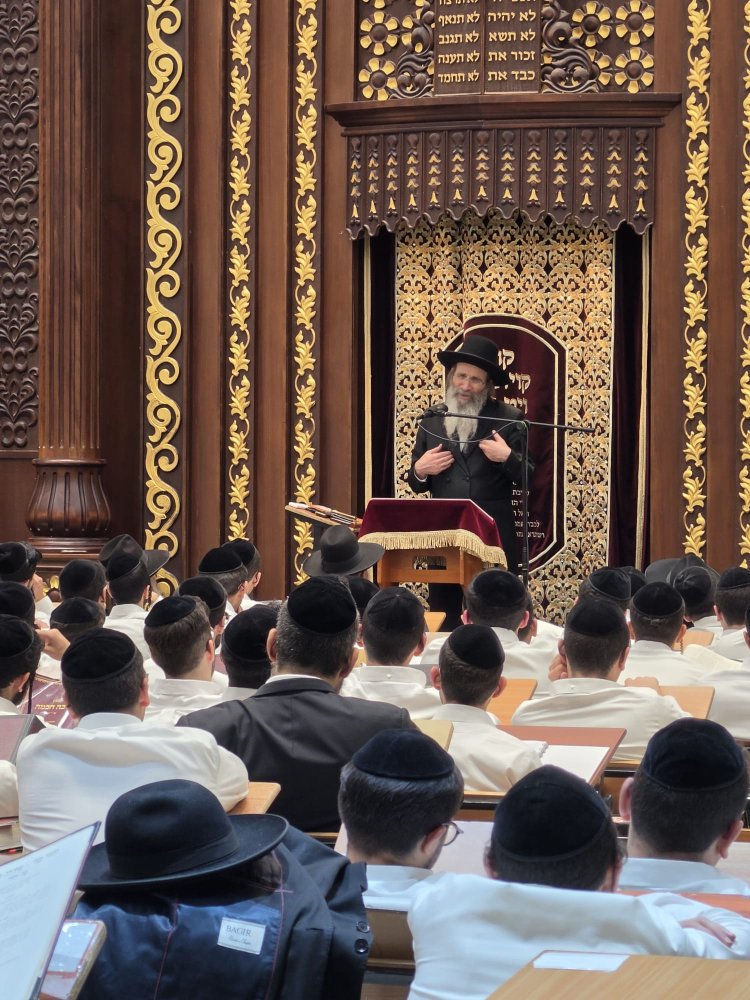 הגאון הצדיק רבי בנימין פינקל שליט"א בישיבת רכסים (צילום: דוד קשת) הגאון הצדיק רבי בנימין פינקל שליט"א בישיבת רכסים (צילום: דוד קשת)