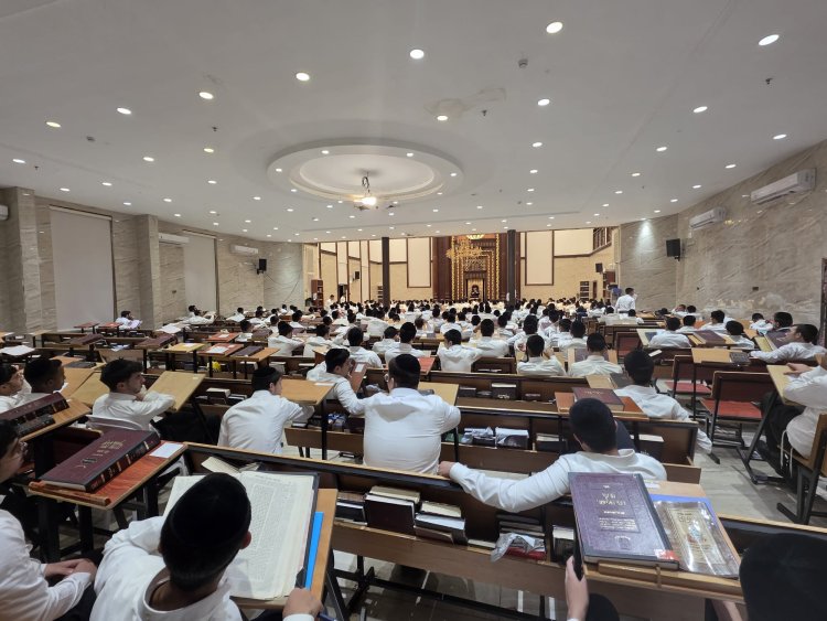 הגאון הצדיק רבי בנימין פינקל שליט"א בישיבת רכסים (צילום: דוד קשת) הגאון הצדיק רבי בנימין פינקל שליט"א בישיבת רכסים (צילום: דוד קשת)