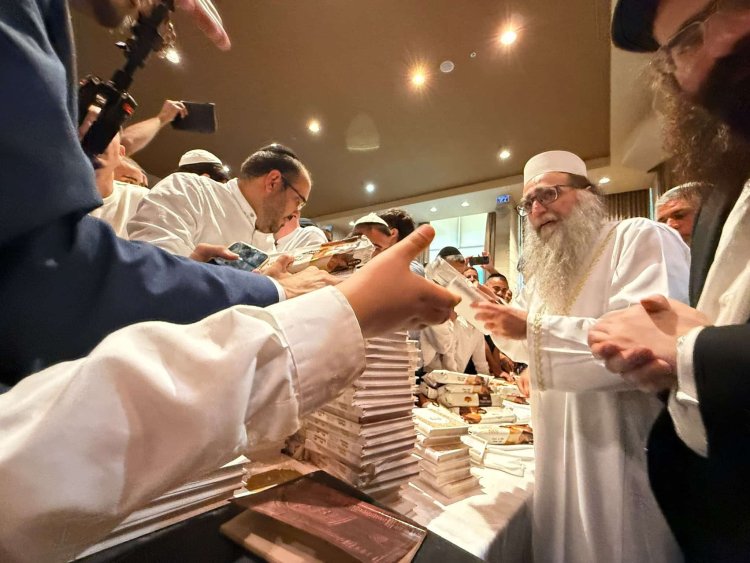 האדמו"ר רבי יאשיהו יוסף פינטו בסיום הצום (צילום: ישי דריקס) האדמו"ר רבי יאשיהו יוסף פינטו בסיום הצום (צילום: ישי דריקס)