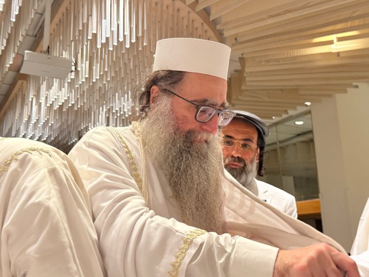 האדמו"ר רבי יאשיהו יוסף פינטו בסיום הצום (צילום: ישי דריקס) האדמו"ר רבי יאשיהו יוסף פינטו בסיום הצום (צילום: ישי דריקס)