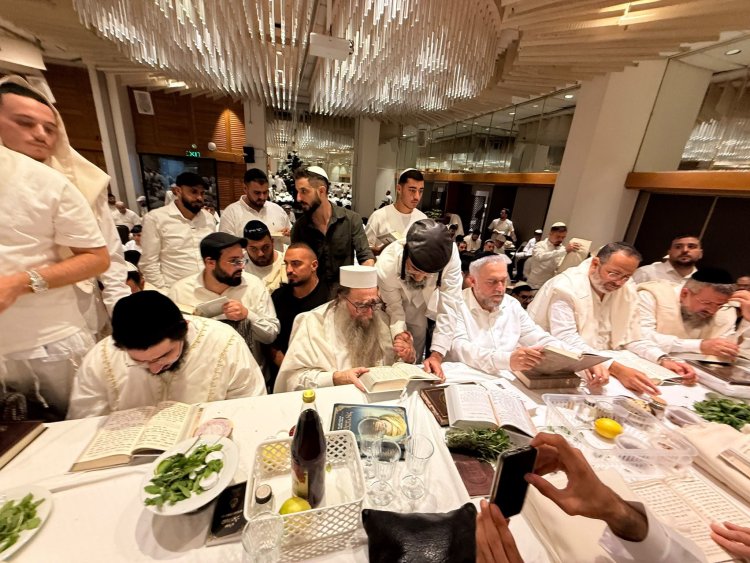 האדמו"ר רבי יאשיהו יוסף פינטו בסיום הצום (צילום: ישי דריקס) האדמו"ר רבי יאשיהו יוסף פינטו בסיום הצום (צילום: ישי דריקס)