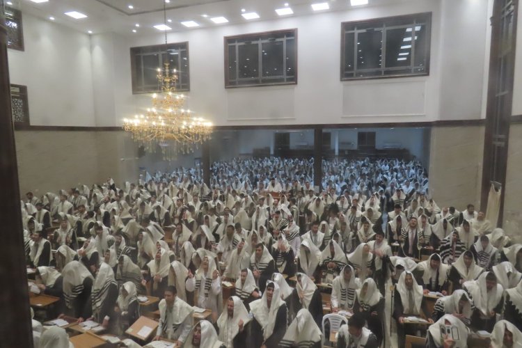 הישיבה ברכסים מעמד מרומם ברכסים: 1,400 בני ישיבה ביום הכיפורים