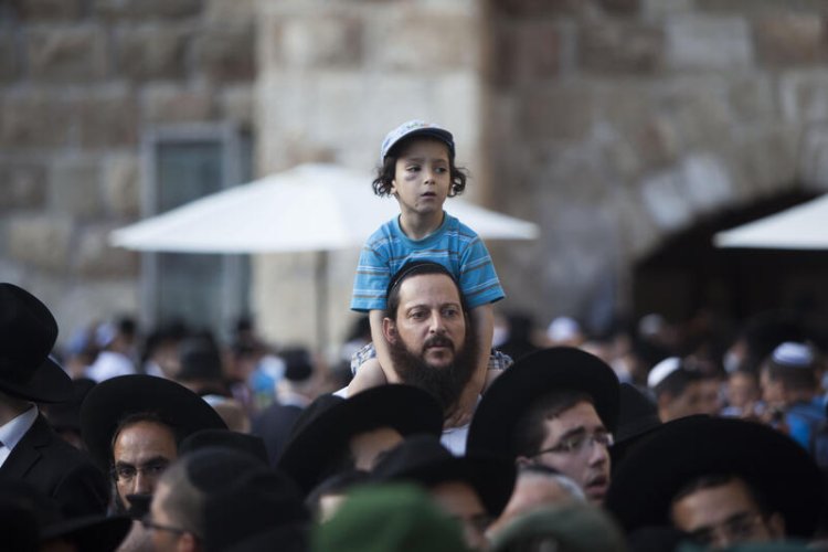 לצד מרן הרב עובדיה: מה זה להרגיש כמה דקות של קדושה 